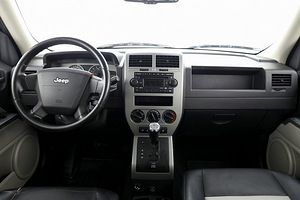 Jeep Patriot Luxury LPG ATM 2.4 125kW (5 foto / 9)