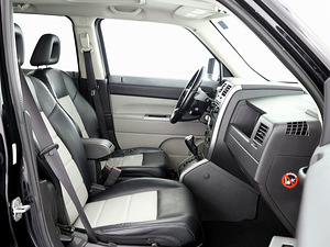 Jeep Patriot Luxury LPG ATM 2.4 125kW (6 foto / 9)