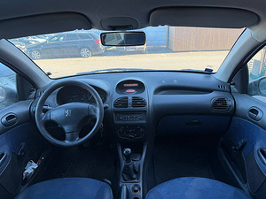 Peugeot 206 Elegance 1.4 HDi 50kW (5 foto / 7)