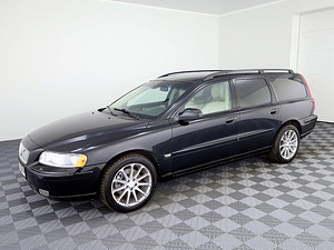 Volvo V70 Summum AWD 4x4 2.4 D5 136kW (2 foto / 7)