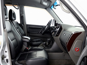 Mitsubishi Pajero Luxury ATM 3.2 DI-D 121kW (6 foto / 8)