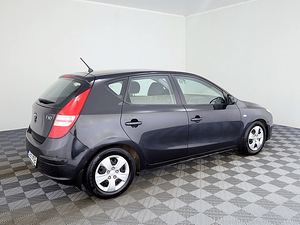 Hyundai i30 Elegance Facelift 1.6 93kW (3 foto / 7)