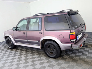 Ford Explorer Luxury 4.0 152kW (4 foto / 7)