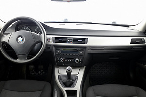 BMW 318 Business 2.0 105kW (5 foto / 7)