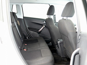 Peugeot 2008 Elegance ATM 1.2 60kW (7 foto / 9)