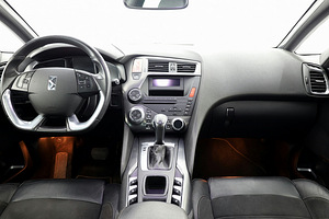 Citroen DS5 Luxury ATM 1.6 115kW (5 foto / 8)