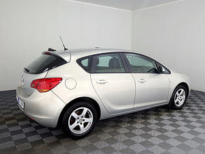 Opel Astra Elegance 1.7 CDTi 92kW (3 foto / 7)
