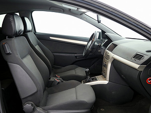 Opel Astra GTC Sport 1.6 85kW (6 foto / 7)