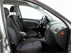 Ford Mondeo Comfort Facelift 2.0 TDCi 96kW (6 foto / 7)