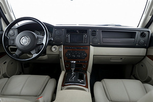 Jeep Commander Limited 3.0 CRD 160kW (5 foto / 9)