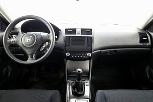Honda Accord Elegance Facelift 2.0 114kW (5 foto / 7)