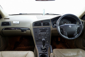 Volvo V70 Summum 2.4 D5 120kW (5 foto / 7)