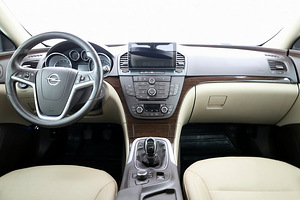 Opel Insignia Cosmo LPG 4x4 2.8 191kW (5 фото из 8)