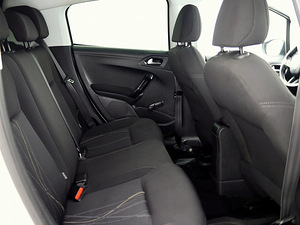 Peugeot 208 Elegance 1.2 60kW (7 foto / 7)