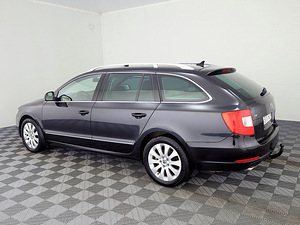 Skoda Superb Highline ATM 2.0 TDI 103kW (4 foto / 9)