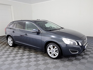 Volvo V60 Summum 2.0 D5 120kW (1 foto / 8)