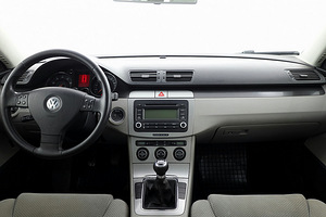 Volkswagen Passat Comfortline 2.0 110kW (5 foto / 7)