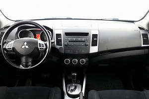 Mitsubishi Outlander Comfort 4x4 ATM 2.4 125kW (5 foto / 8)