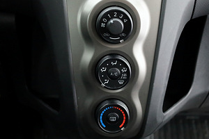 Toyota Yaris Linea Sol Facelift ATM 1.3 73kW (8 foto / 8)