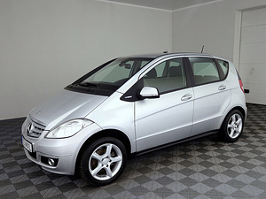 Mercedes-Benz A 160 Elegance Facelift 1.5 70kW (2 foto / 7)