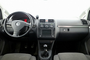 Volkswagen Touran Comfortline 2.0 TDI 103kW (5 foto / 7)