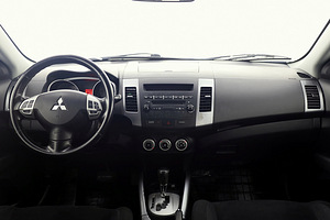 Mitsubishi Outlander Comfort 4x4 ATM 2.4 125kW (5 foto / 8)