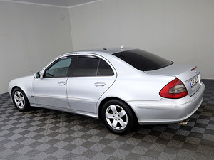 Mercedes-Benz E 220 Avantgarde Facelift ATM 2.1 CDI 125kW (4 foto / 9)