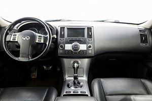 Infiniti FX35 Luxury ATM 3.5 206kW (5 foto / 7)