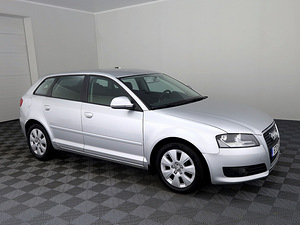 Audi A3 Comfortline Facelift ATM 1.8 118kW (1 foto / 8)