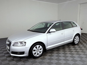 Audi A3 Comfortline Facelift ATM 1.8 118kW (2 foto / 8)