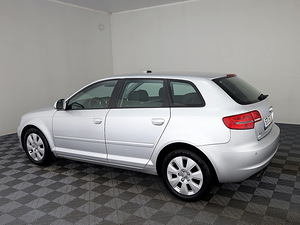 Audi A3 Comfortline Facelift ATM 1.8 118kW (4 foto / 8)