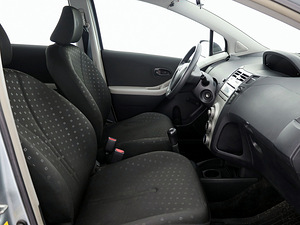 Toyota Yaris Linea Sol A-C 1.3 64kW (6 foto / 8)