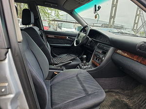Audi A6 Comfortline 2.5 TDI 103kW (6 foto / 7)