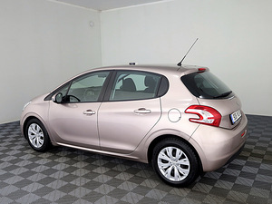 Peugeot 208 Elegance 1.2 60kW (4 foto / 8)