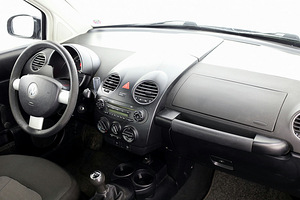 Volkswagen New Beetle Comfortline Facelift 1.6 75kW (5 foto / 7)