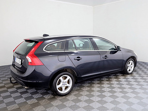 Volvo V60 Summum AWD 4x4 ATM 2.4 D5 151kW (3 foto / 8)