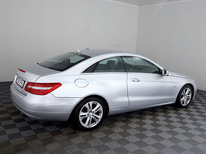 Mercedes-Benz E 250 Coupe Avantgarde ATM 2.1 CDI 150kW (3 foto / 7)