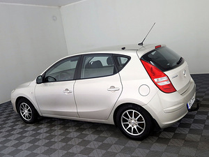 Hyundai i30 Elegance 1.6 90kW (4 фото из 7)