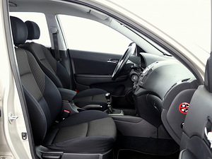 Hyundai i30 Elegance 1.6 90kW (6 фото из 7)