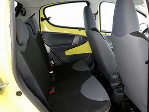 Peugeot 107 Elegance 1.0 50kW (7 foto / 7)