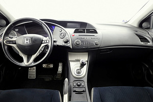 Honda Civic Elegance ATM 1.8 103kW (5 фото из 7)