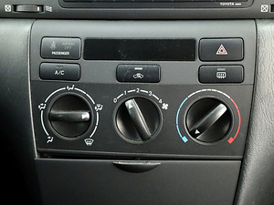 Toyota Corolla Linea Sol Facelift 1.4 D-4D 66kW (8 foto / 8)