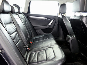 Volkswagen Passat Highline ATM 1.4 110kW (7 фото из 7)