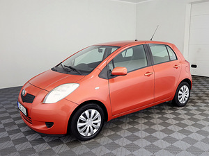 Toyota Yaris Linea Sol A-C 1.3 64kW (2 фото из 8)