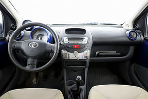 Toyota Aygo Linea Sol A-C 1.0 50kW (5 фото из 9)