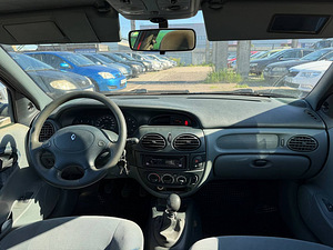 Renault Megane Elegance 1.6 55kW (5 фото из 7)
