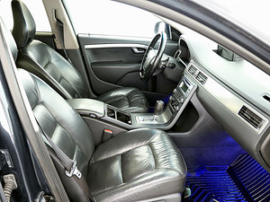 Volvo V70 Summum ATM 2.4 D5 129kW (6 foto / 8)