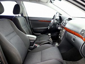 Toyota Avensis Linea Sol 2.2 D-CAT 130kW (6 фото из 8)