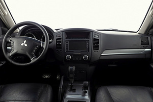 Mitsubishi Pajero Luxury ATM 3.2 DI-D 125kW (5 фото из 8)