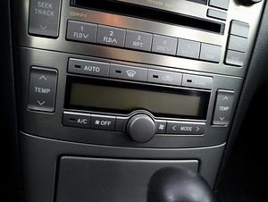Toyota Avensis Linea Sol Facelift ATM 2.0 108kW (8 foto / 8)